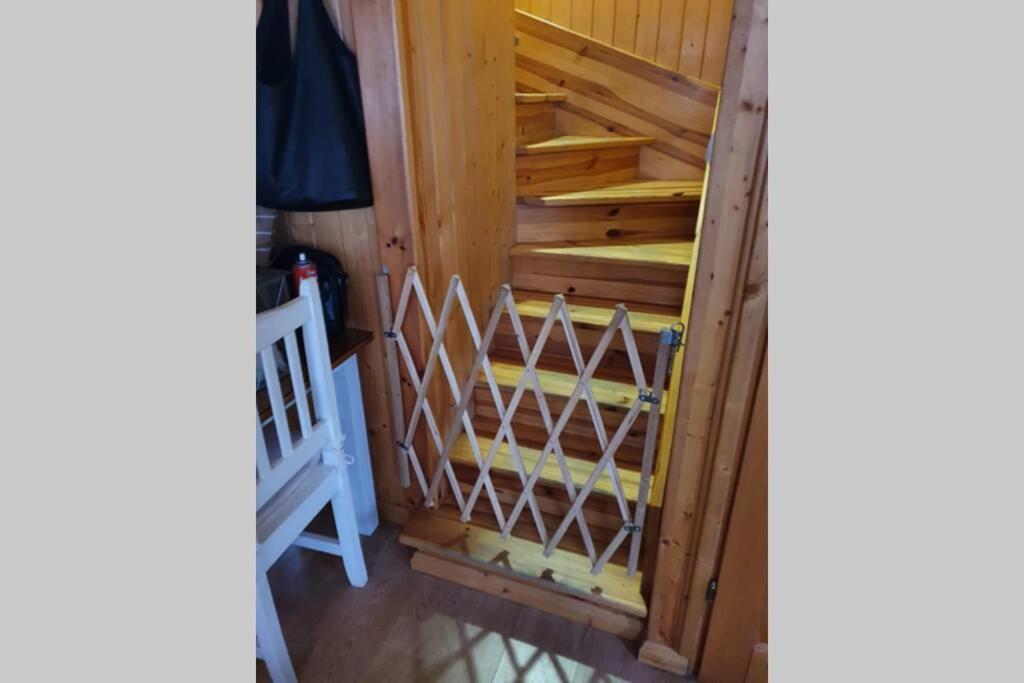 Ferienhaus De Madera Especial Y Acogedora *