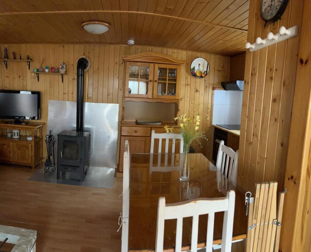 De Madera Especial Y Acogedora Ferienhaus Cardenete